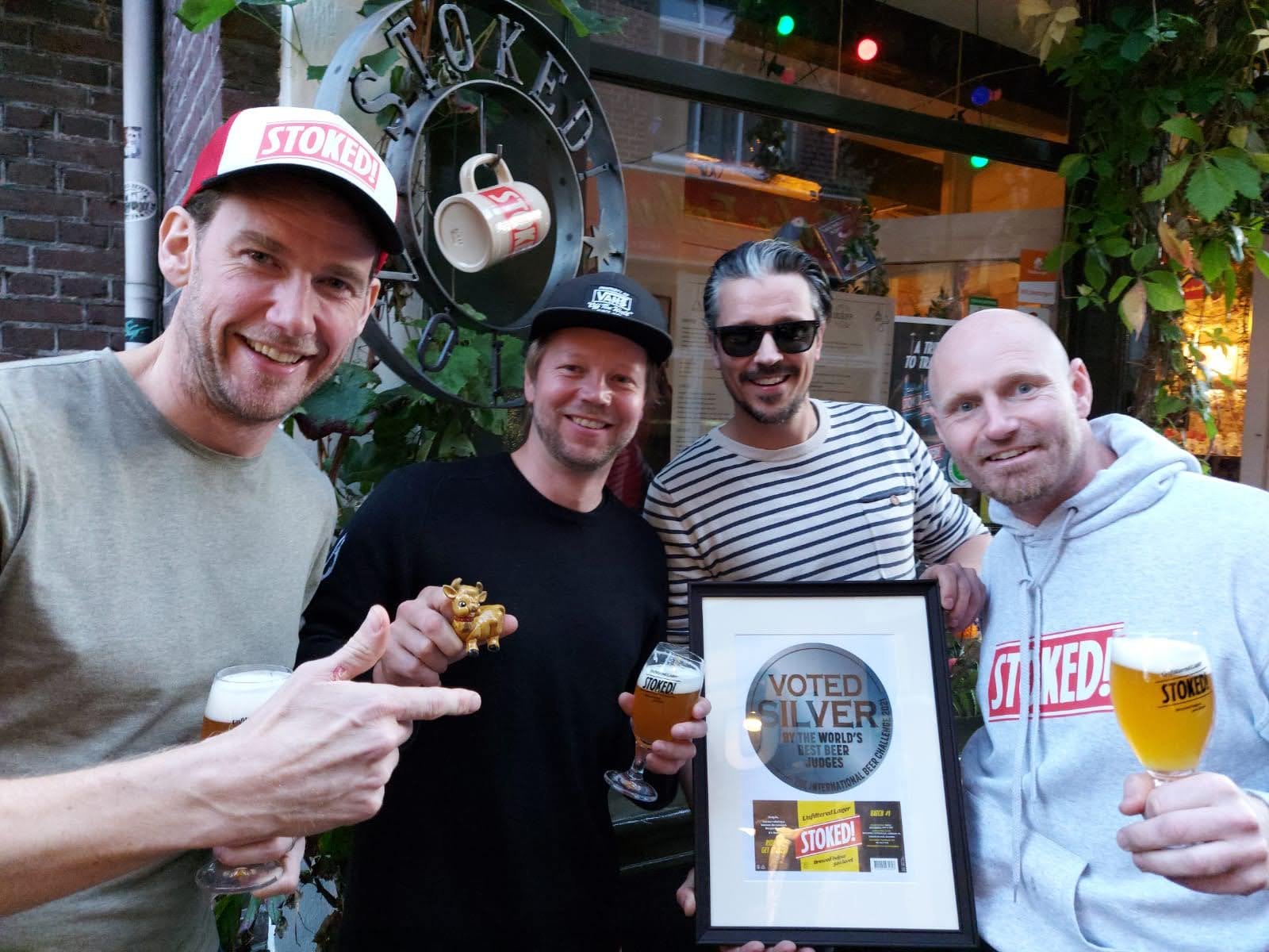 4 brouwers met award en Zoigl-bord