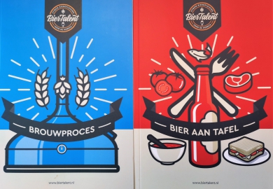 Twee van de zes lesboekjes van BierTalent