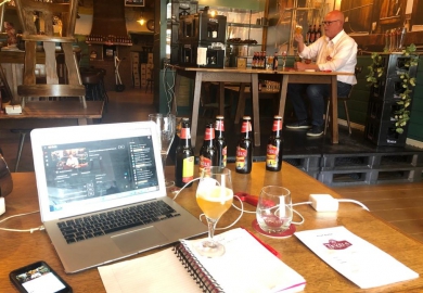 Hans Glandorf proeft Texels bier online
