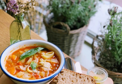 minestrone soep soep-er gerecht