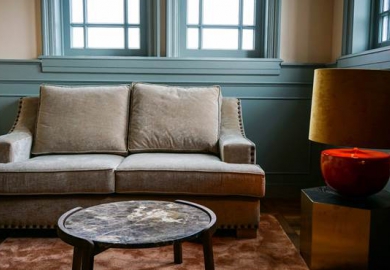 Vondel neemt mode-ontwerper in de arm