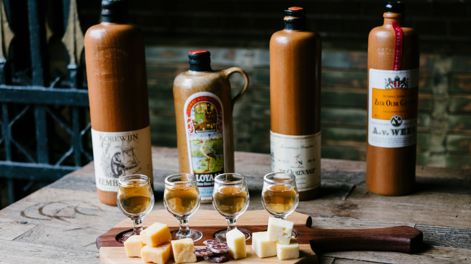 Proeflokaal-A-van-Wees-flessen-jenever