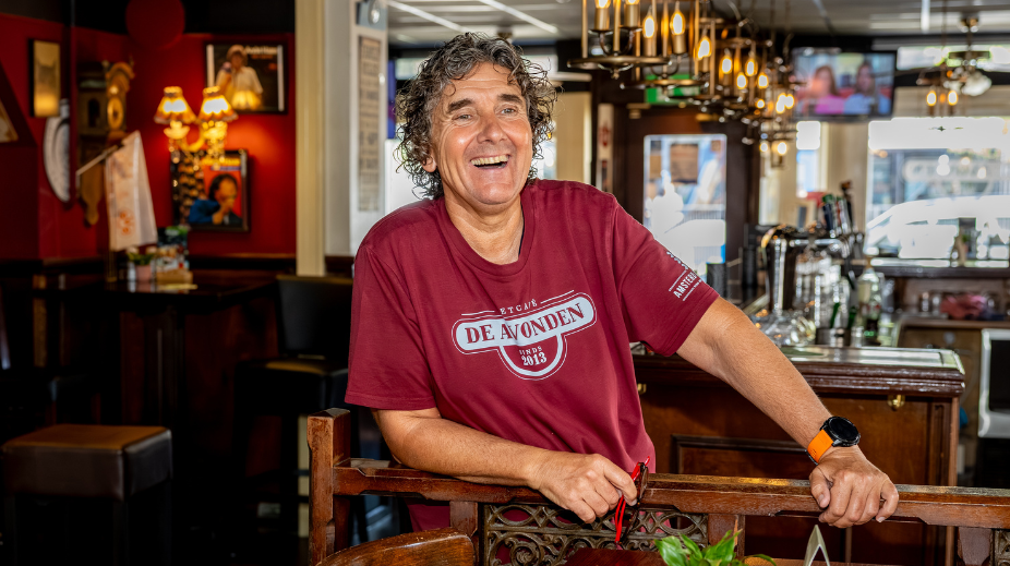 De-Avonden-Amsterdam-Advertorial-Makro-vol-terras (1)