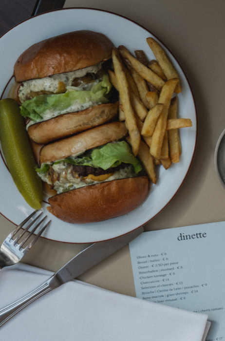 Klassieke hamburger en friet Dinette