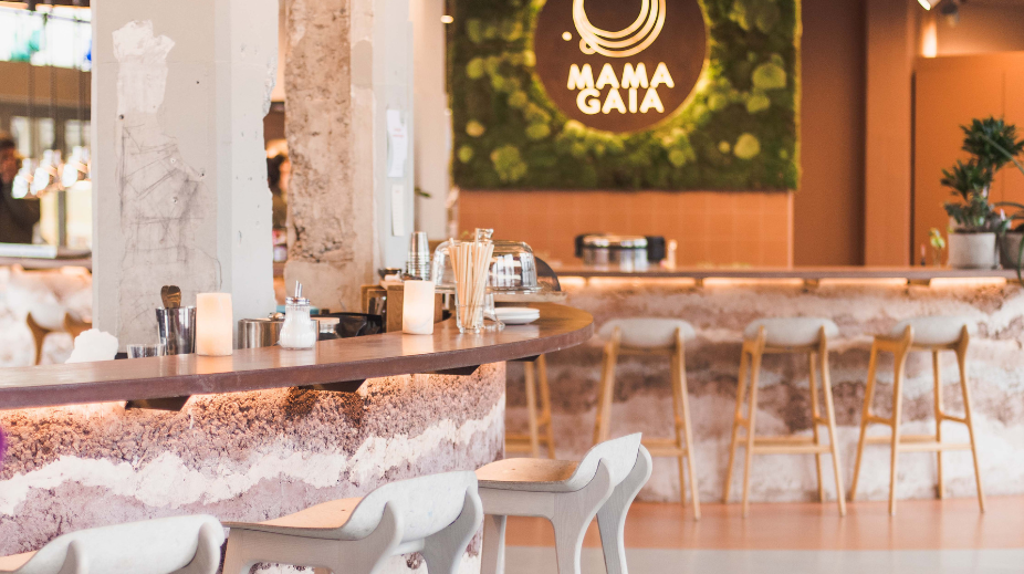 Entree Magazine Header - Mama Gaia is beste vegan restaurant 2022