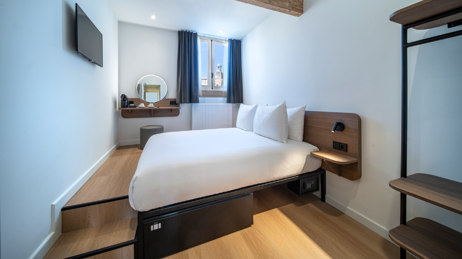 Hotel-Nes-in-Amsterdam-ovv-Bart-van-Vlijmen (1)