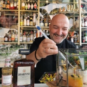 bartender disaronno cocktailtrends