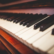 baron cocktail club piano muziek