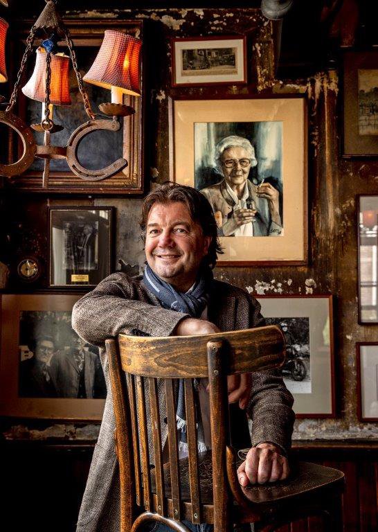 Patrick Lommers met op de achtergrond Moeke Spijkstra.