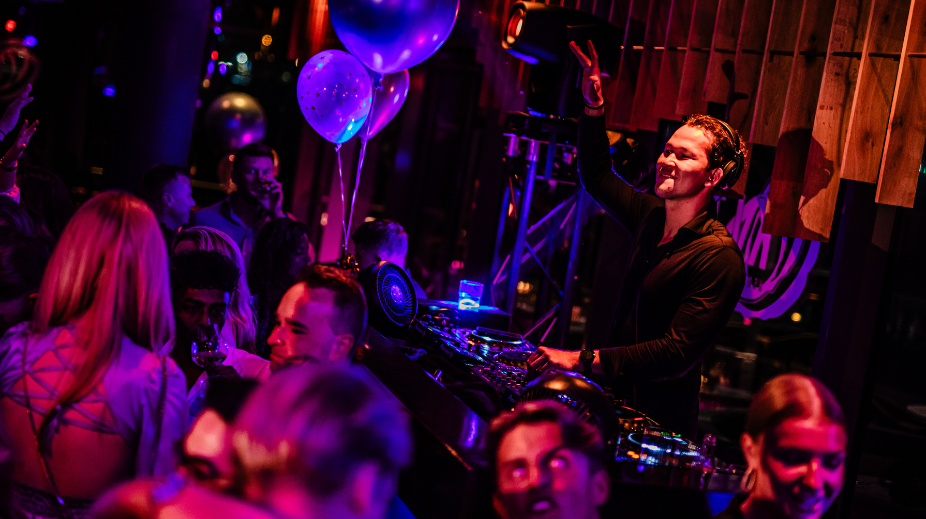 KITA-Hendrik-Ido-Ambacht-DJ-in-de-horeca (1)