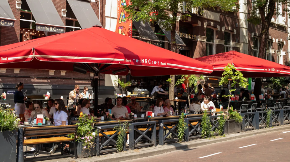 Terras NRC in Rotterdam