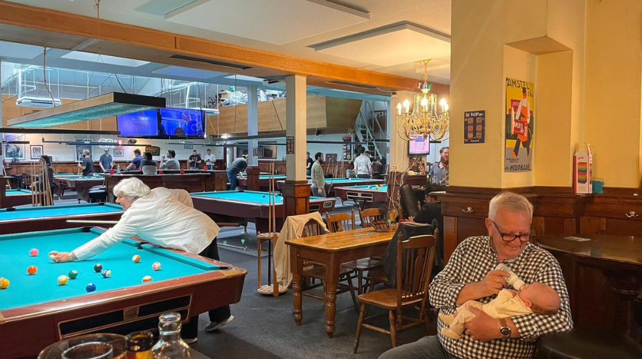 Poolbar-de-Gracht-in-Amsterdam-Orderli (7)