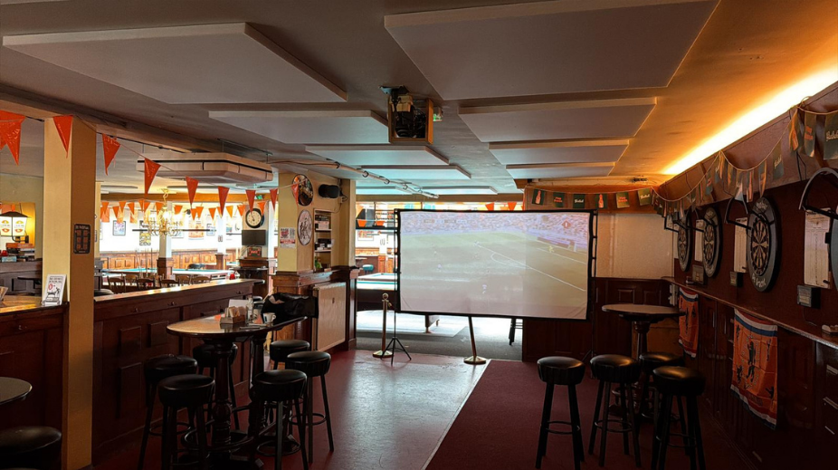 Poolbar-de-Gracht-in-Amsterdam-Orderli (8)