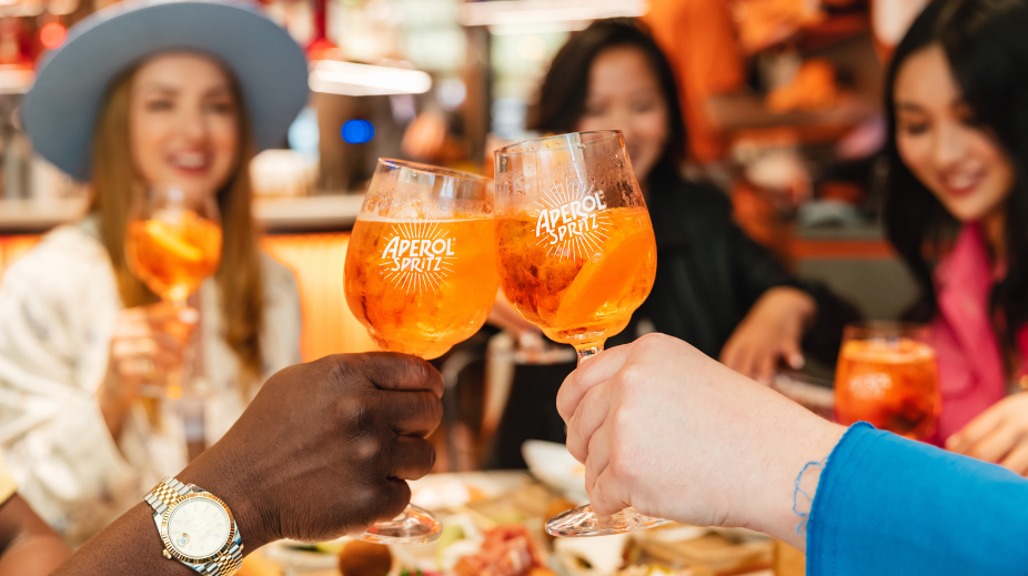 Proosten-aperol-Spritz