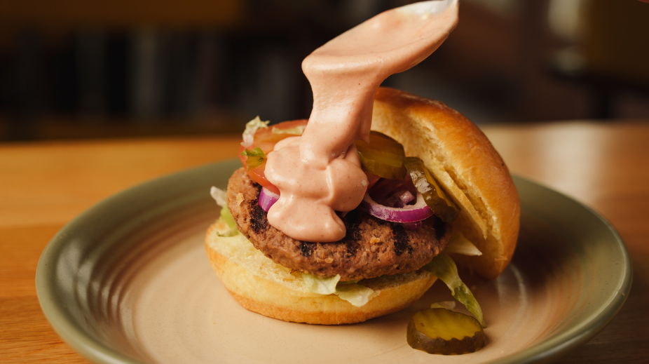 Remia Burgersaus-Creamy BBQ sauce-Rob Lipsius