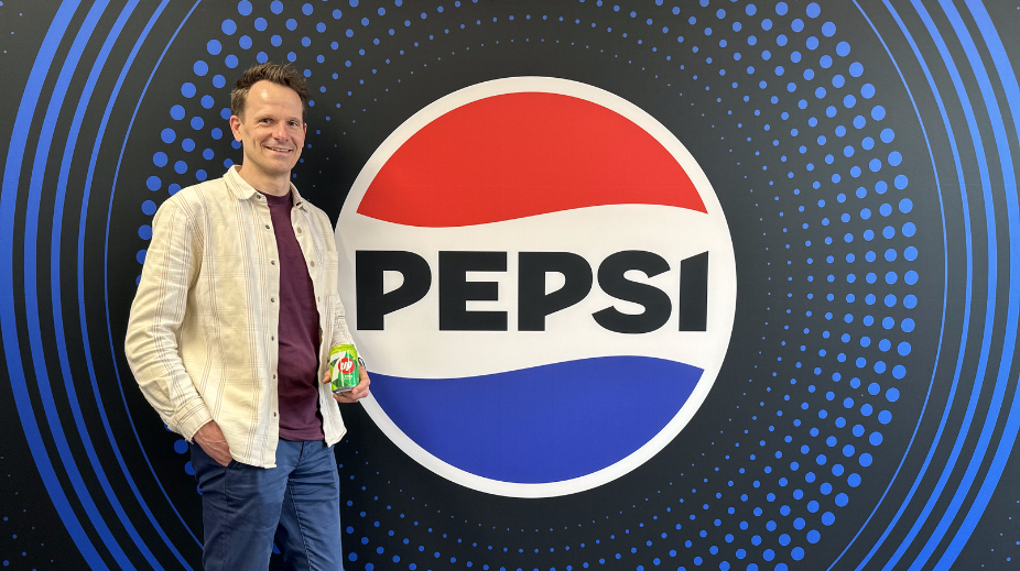 Stephan van Ee met het Pepsi-logo