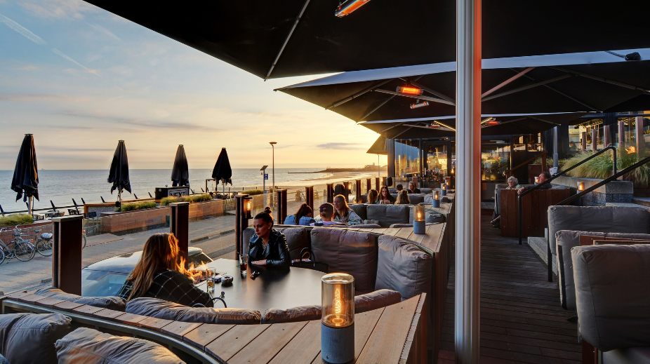 Terras aan het strand
