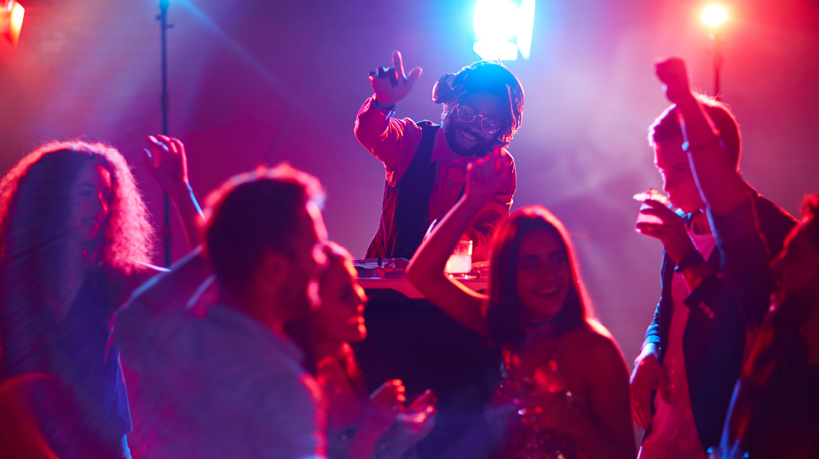 club-nightlife-uitgaan-canva (1)