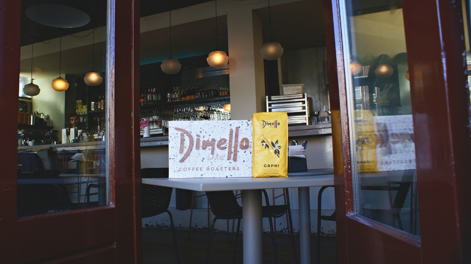 dimello-koffie-staring-at-jacobs