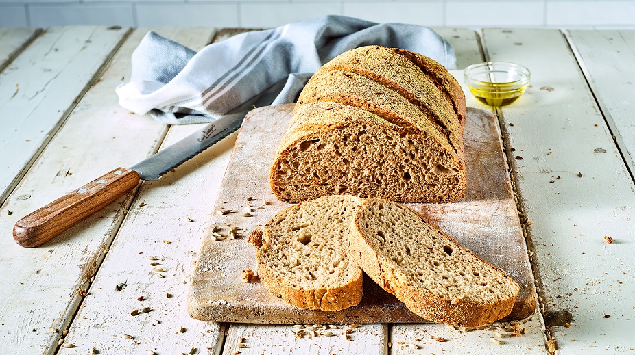 Gesneden-Kornheimer-op-broodplank